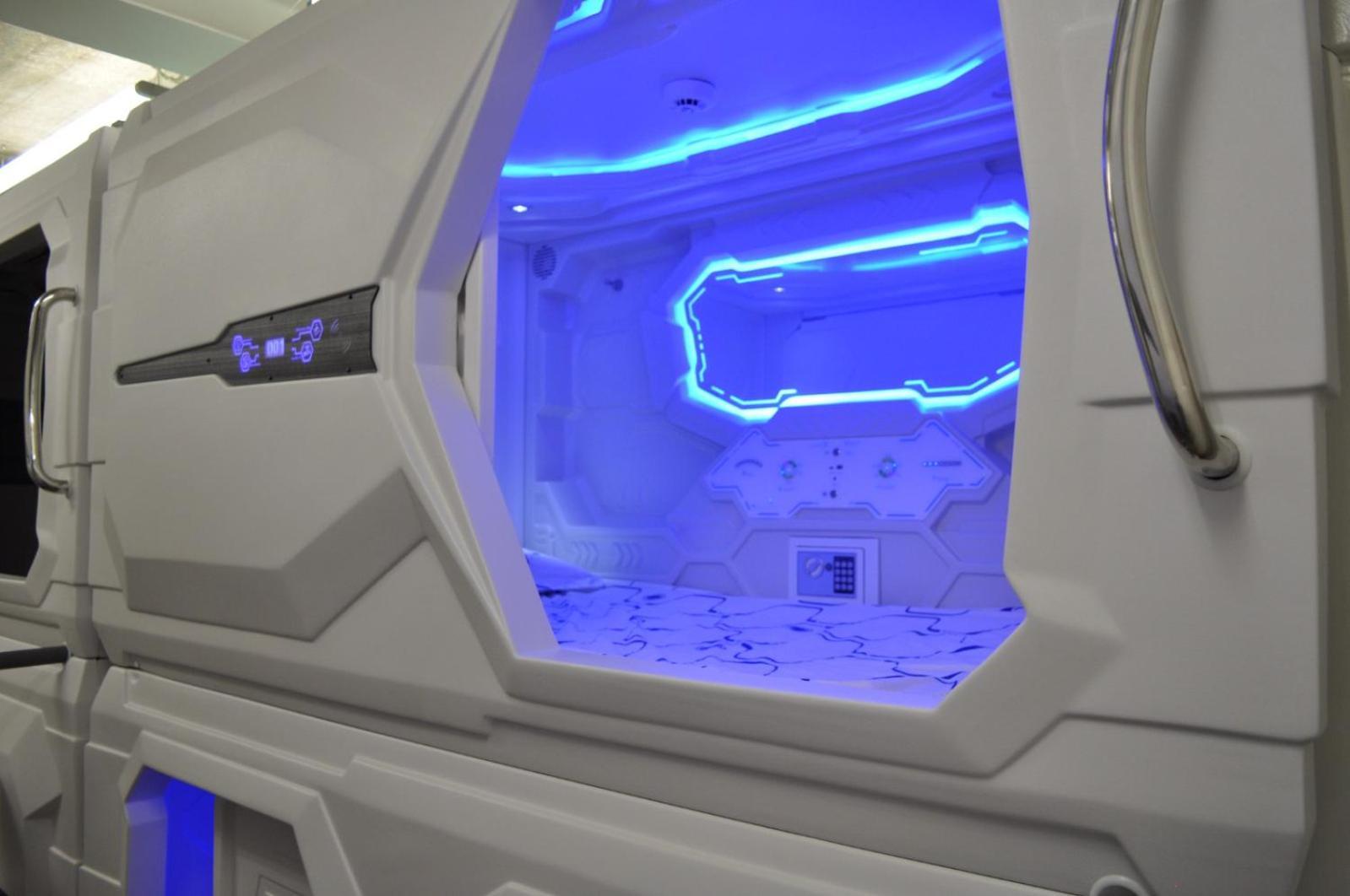 Cosmos Capsule Coworking London Hotel Exterior foto